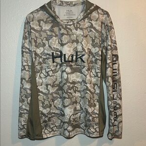 Huk Performance Fishing Hoodie in Camo and Olive